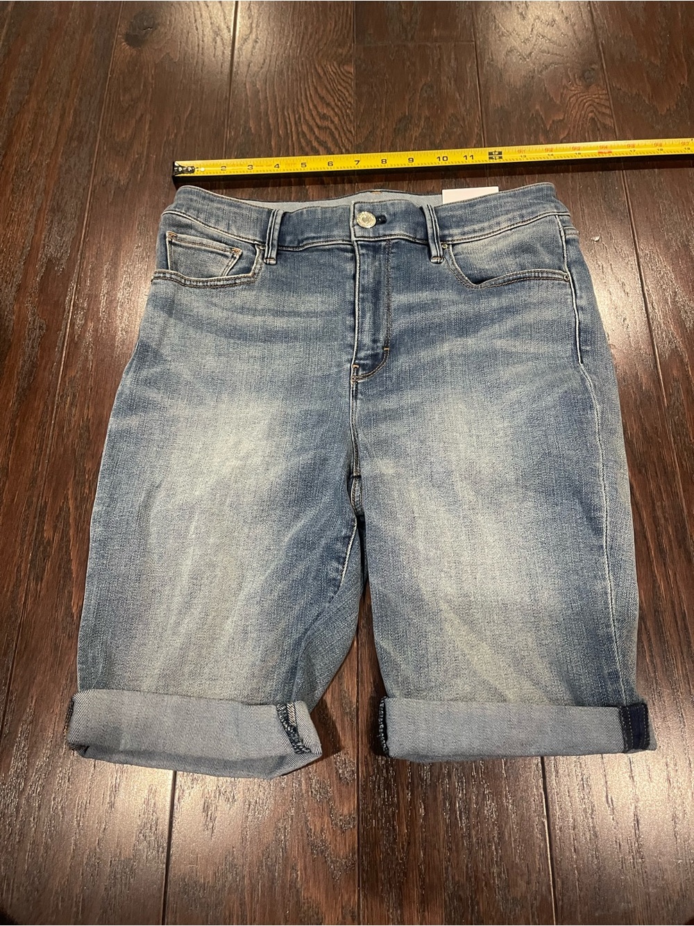 White House Black Market Everyday Soft Bermuda Short Women Size 6 Denim NEW